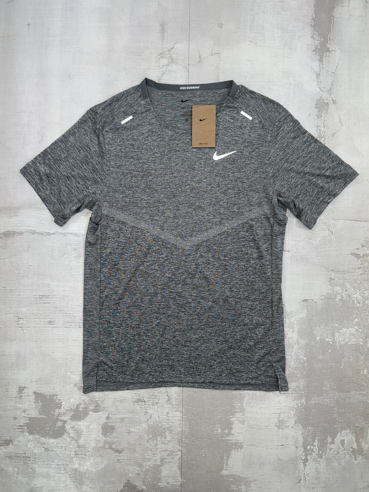 Nike Rise365 t-shirt Grey