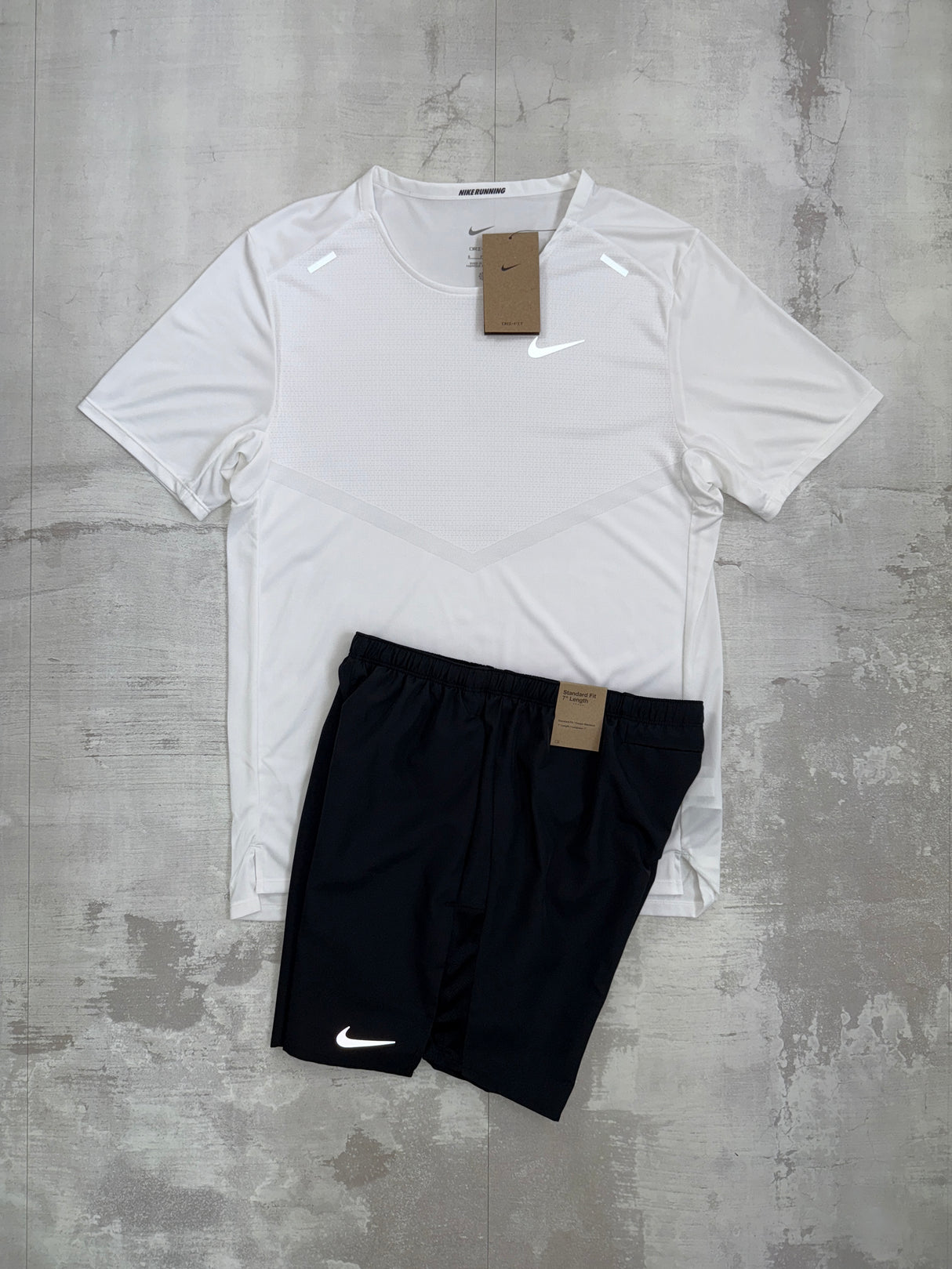 Nike Rise365 Set White T-Shirt & shorts
