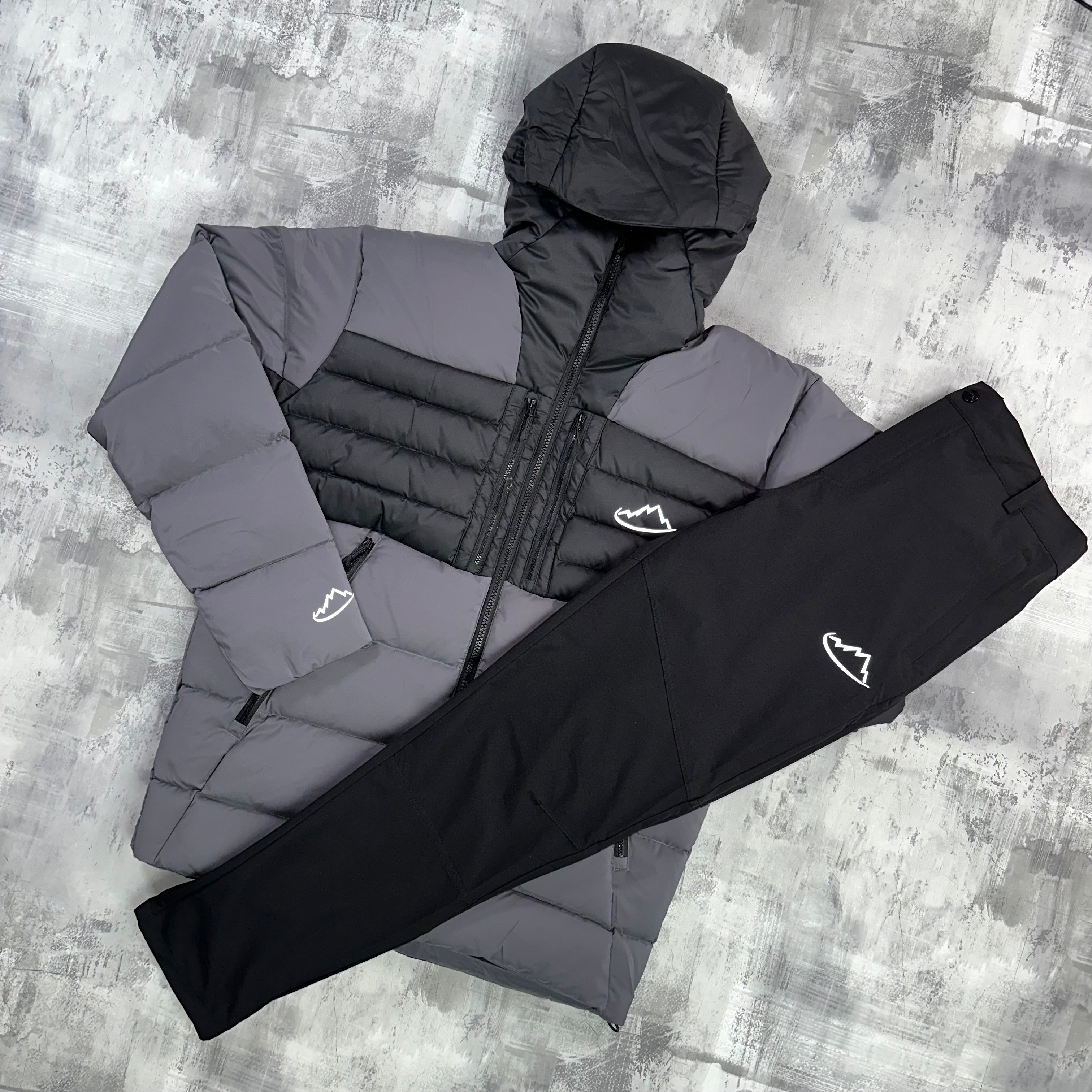Adapt To 550-S Black / Grey Set - Coat & Trousers
