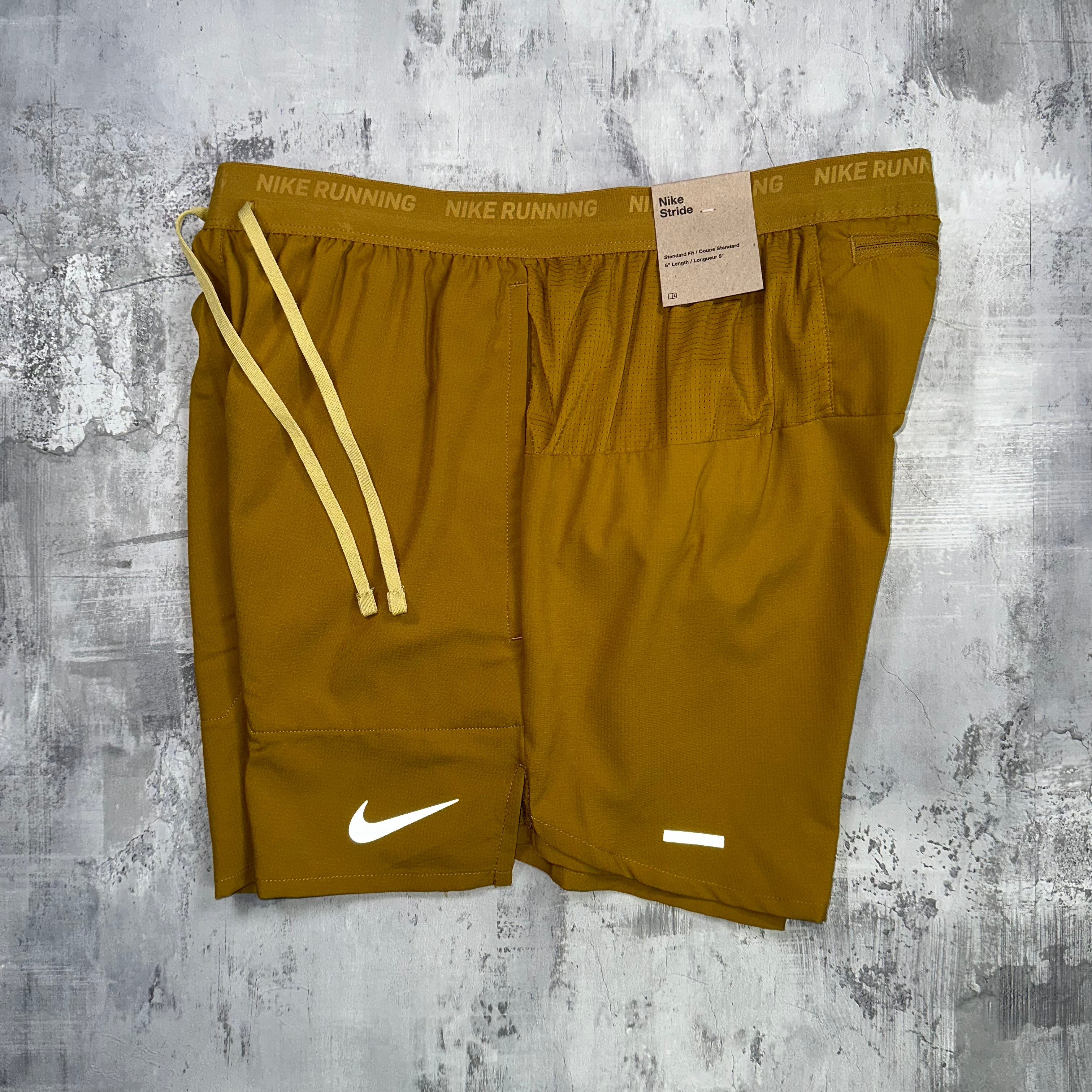 Nike Dri-FIT Stride Shorts | Bronzine