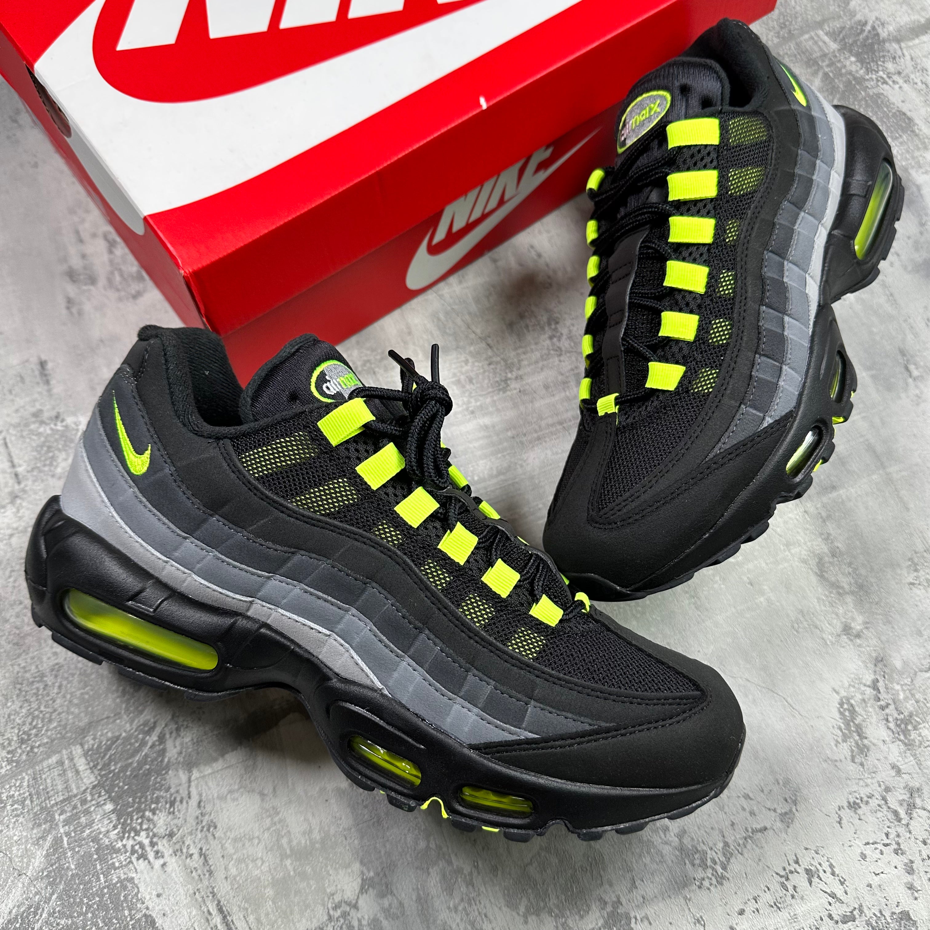 Nike Air Max 95 Black / Neon