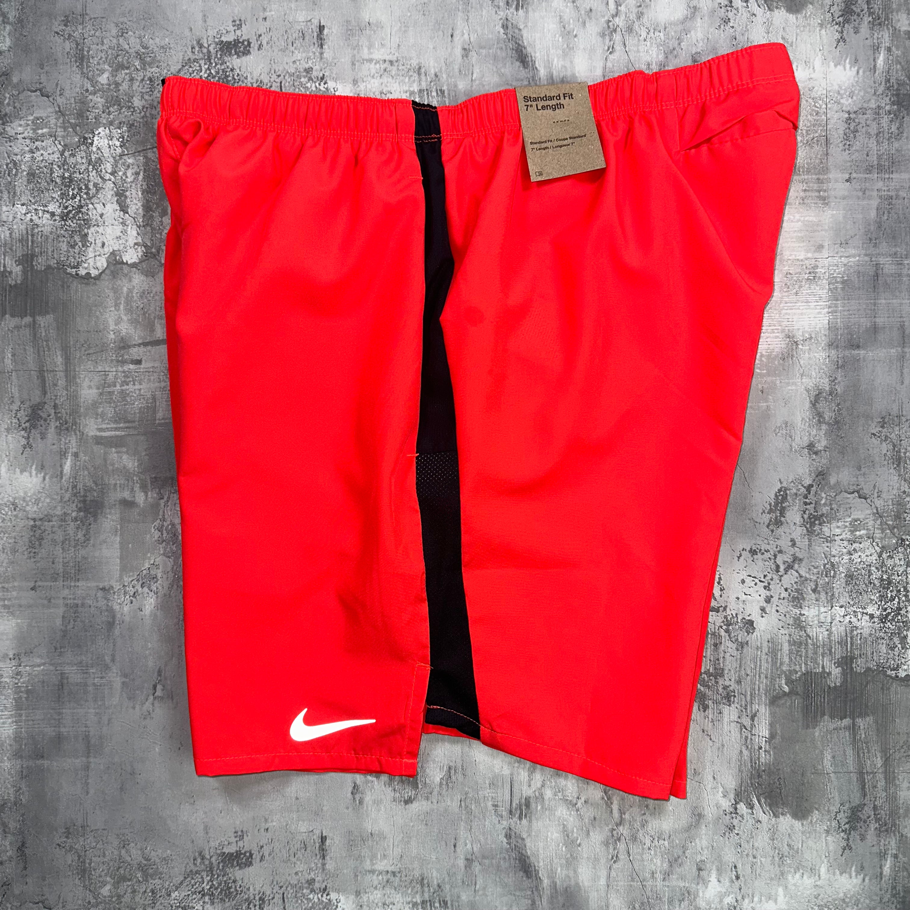 Nike Challenger shorts 7" Crimson