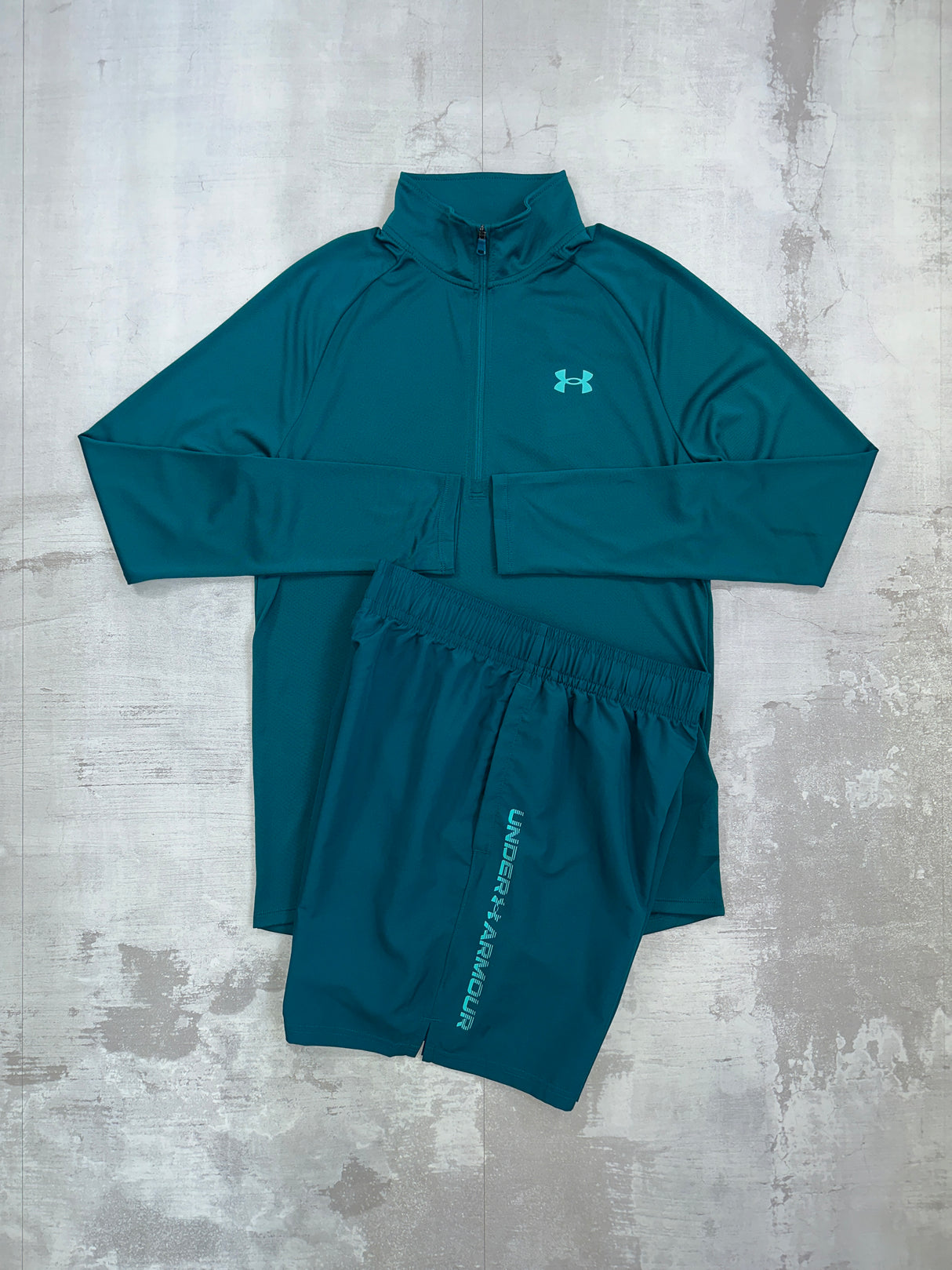 Under Armour Tech set Teal - 1/2 zip and shorts
